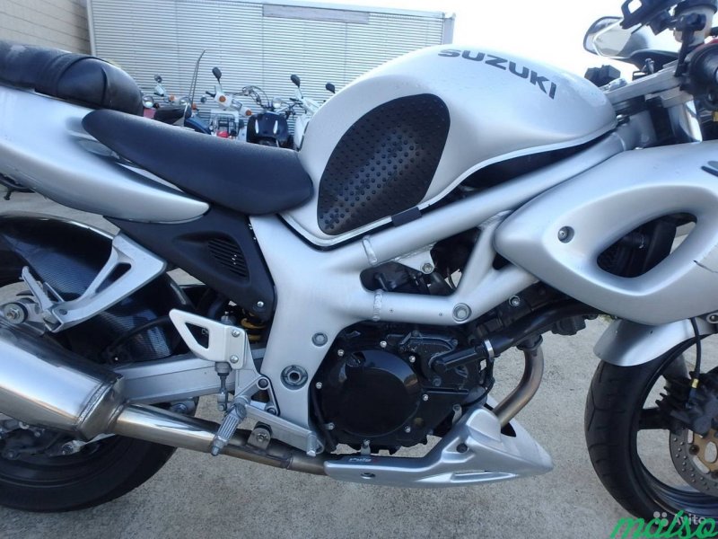 Suzuki sv400s черно золотой