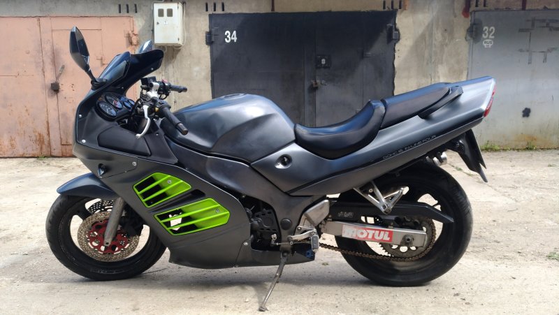 Suzuki RF 400 черный