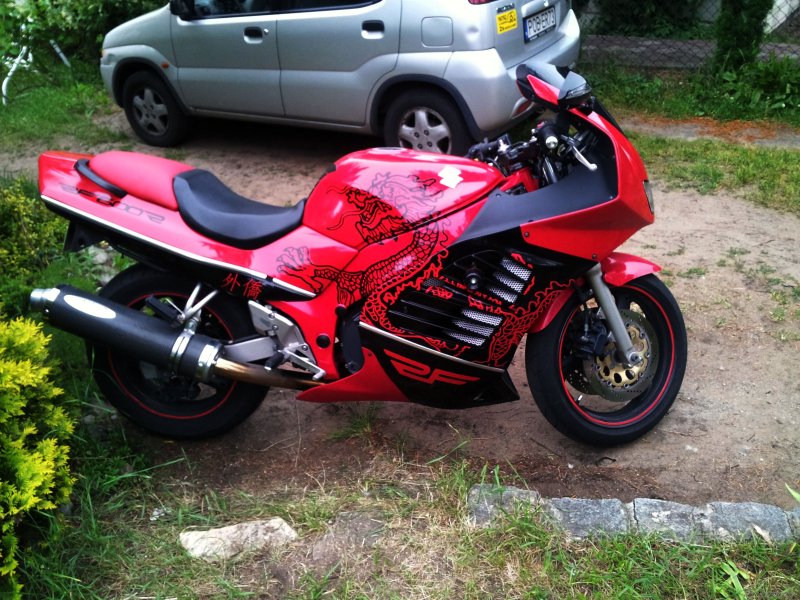 Suzuki RF 600