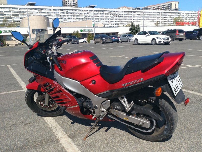 RF 400 Suzuki красный