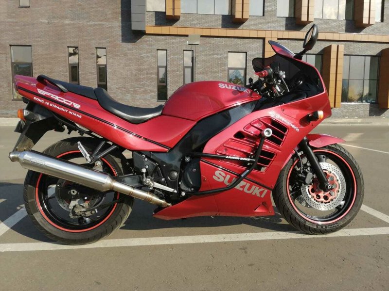 RF 400 Suzuki красный