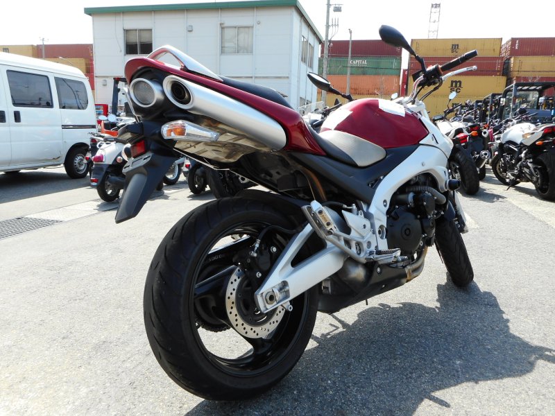 Мотоцикл Suzuki GSR 400