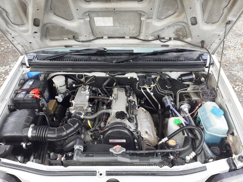 Suzuki Jimny подкапотное пространство