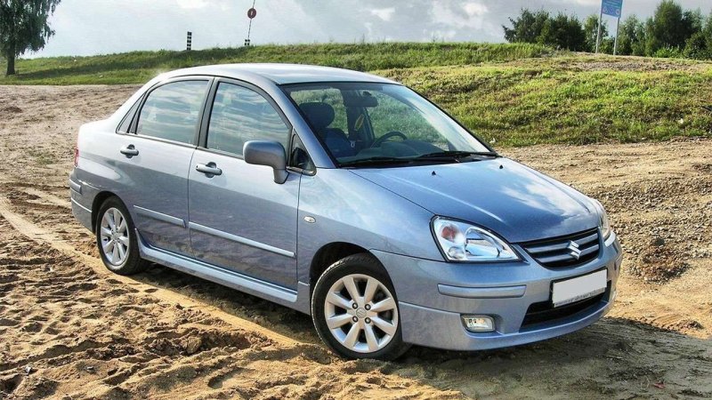 Suzuki Liana