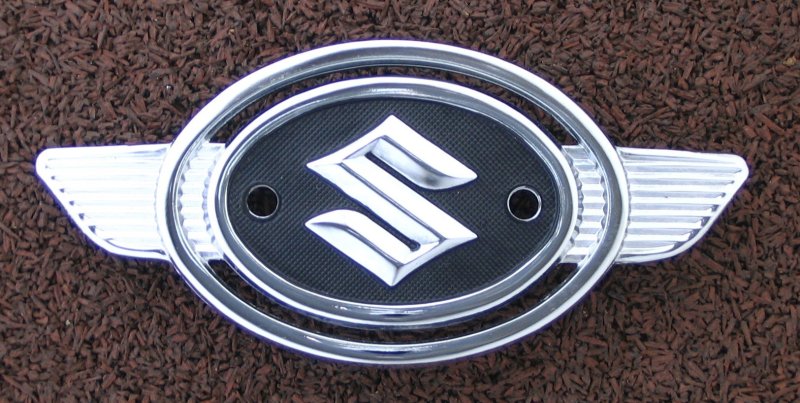 Suzuki значок