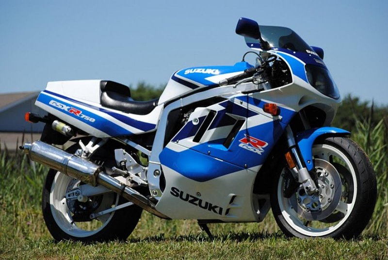 Сузуки 750 GSX R