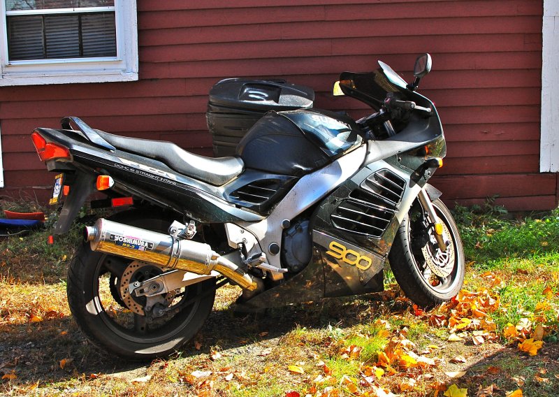 Suzuki RF 600