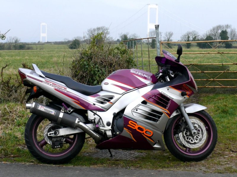 Suzuki 900