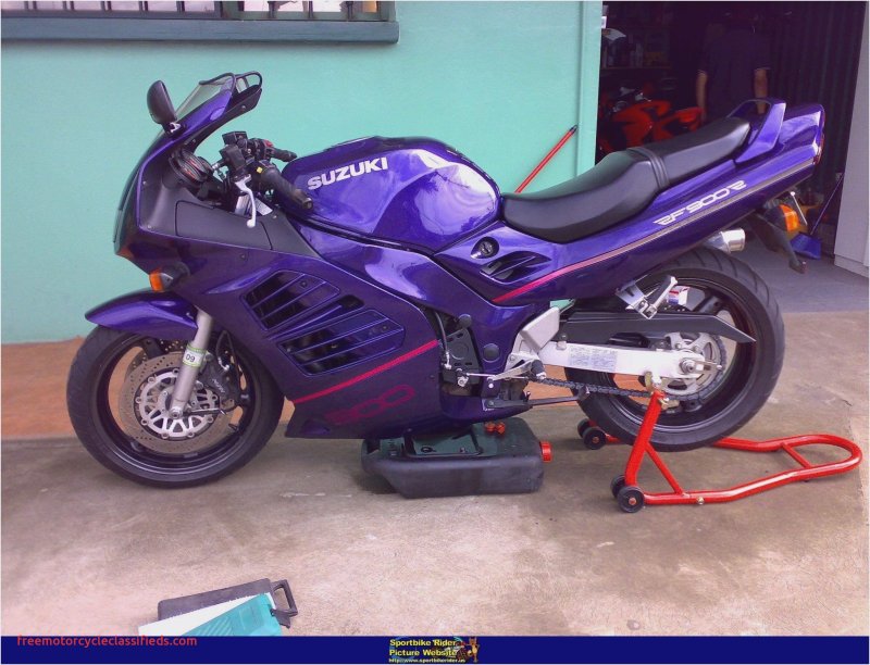 Suzuki rf900r