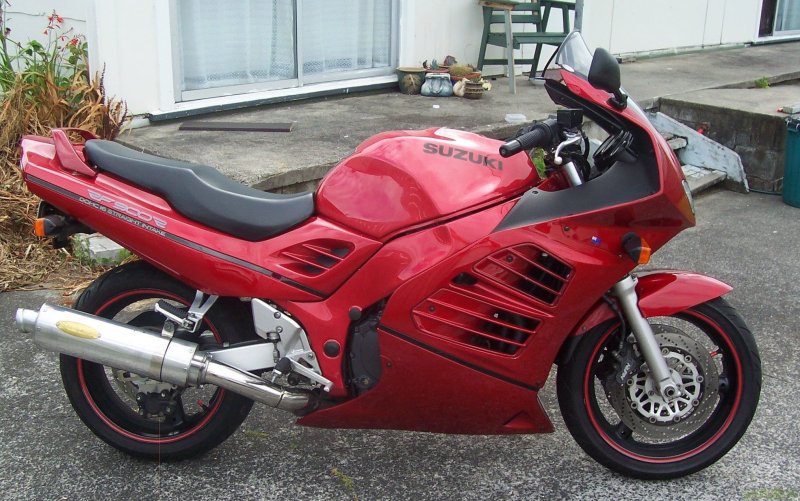 Suzuki RF 900