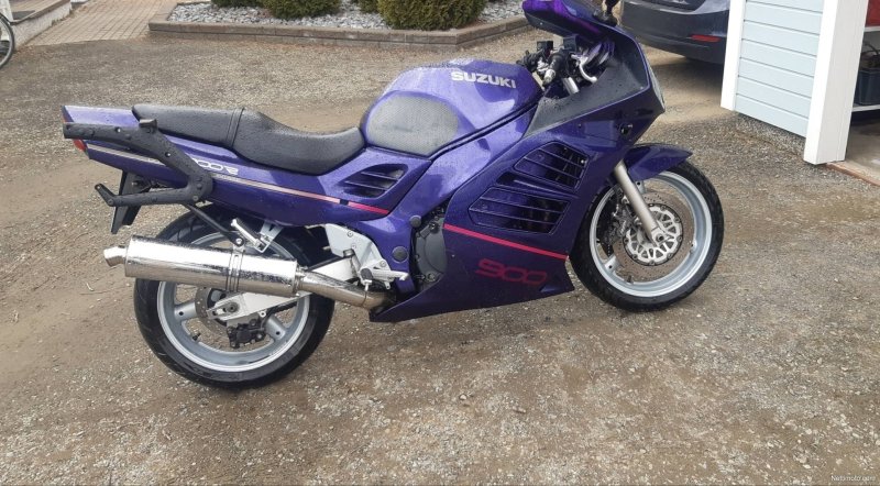 Suzuki rf900r