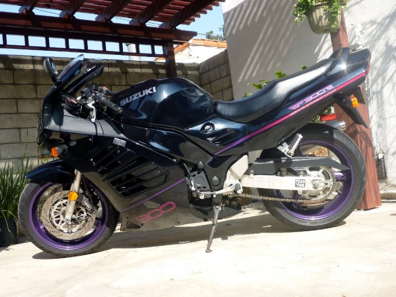 Suzuki RF 1000