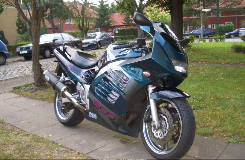 Suzuki rf900r