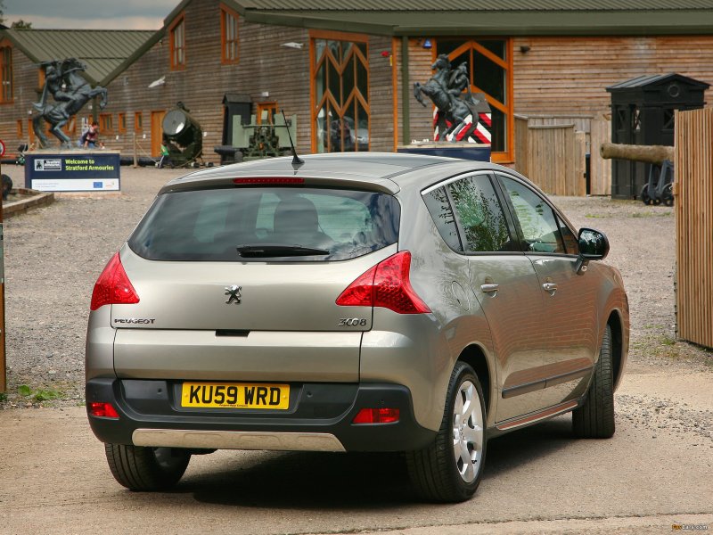 Peugeot 3008 сзади