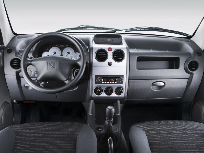 Peugeot partner II салон