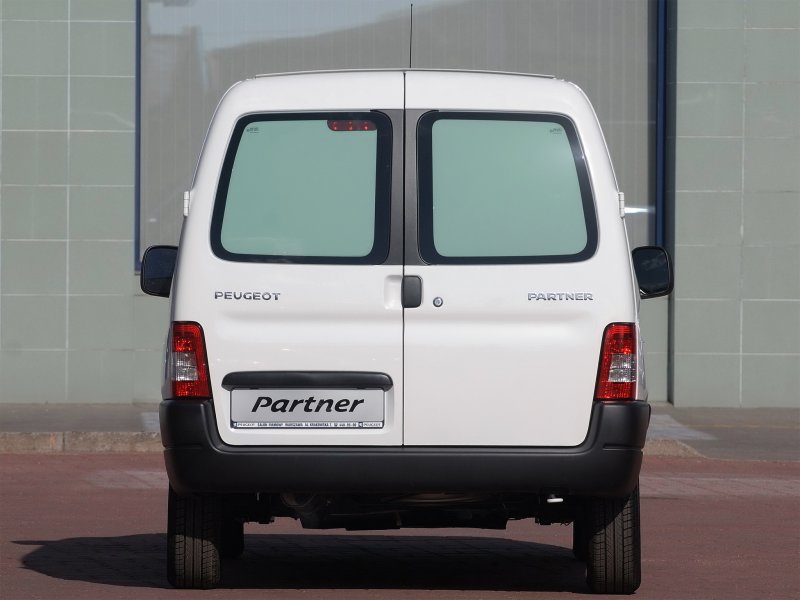 Peugeot partner 2008 сзади
