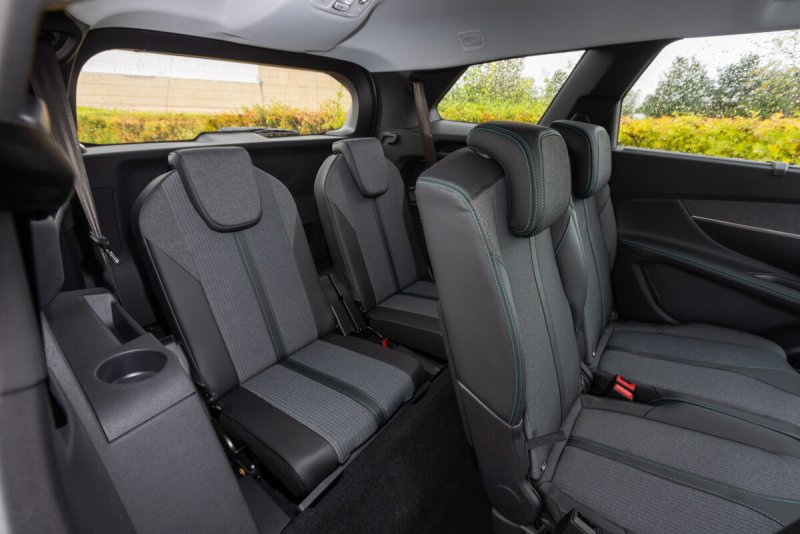 Peugeot 5008 интерьер