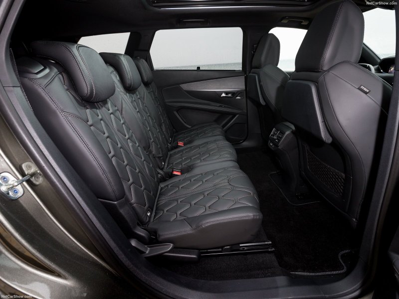 Peugeot 5008 салон