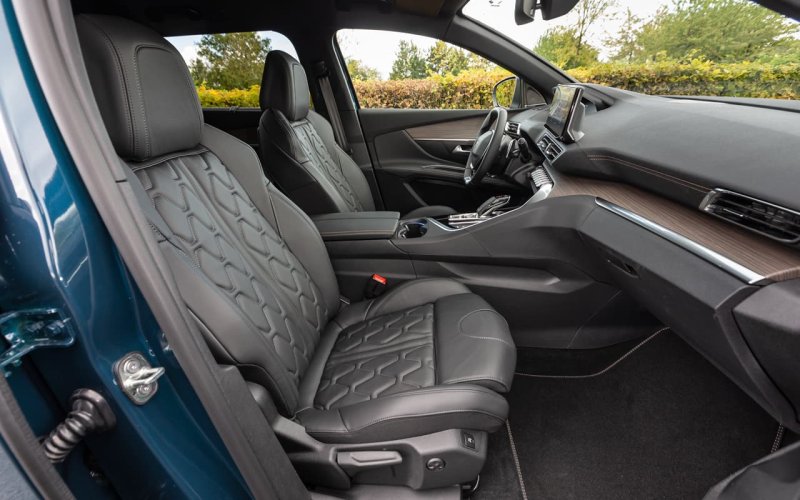 Peugeot 5008 салон