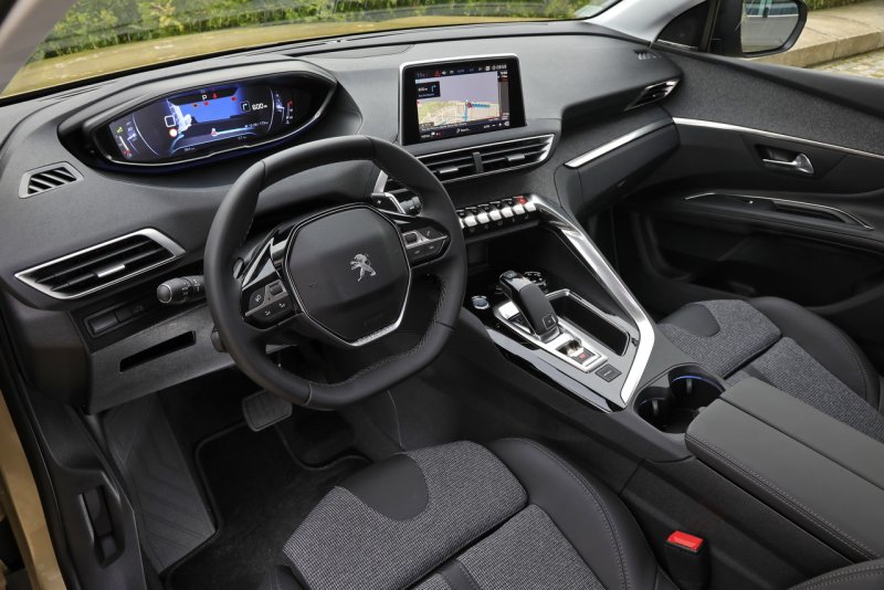 Peugeot 5008 салон
