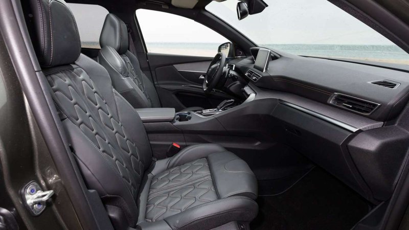 Peugeot 5008 2017 салон