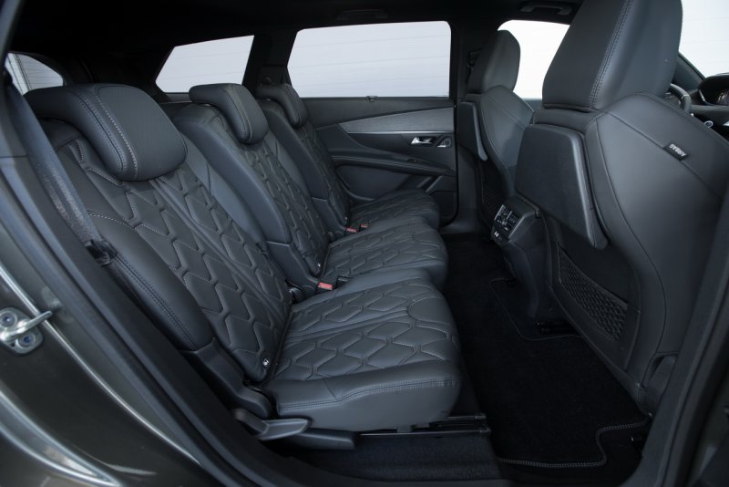 Peugeot 5008 II салон