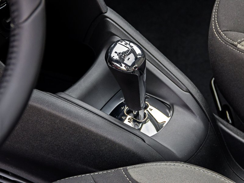Peugeot 208 робот