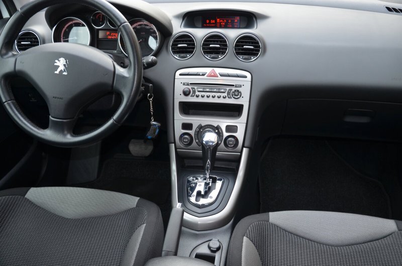 Пежо 308 автомат салон