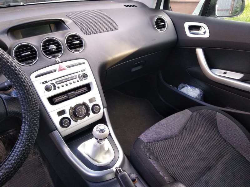 Peugeot 308 2008 салон
