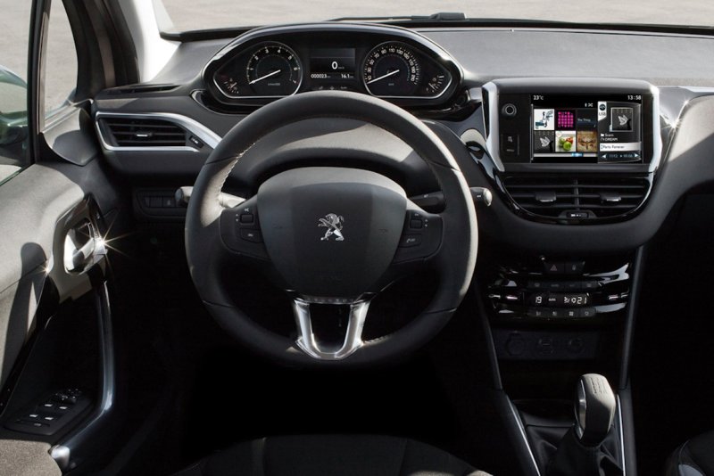 Peugeot 208 i