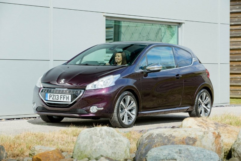 Peugeot 208 2012