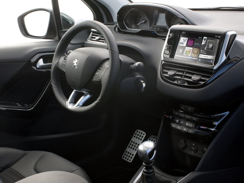 Peugeot 208 салон