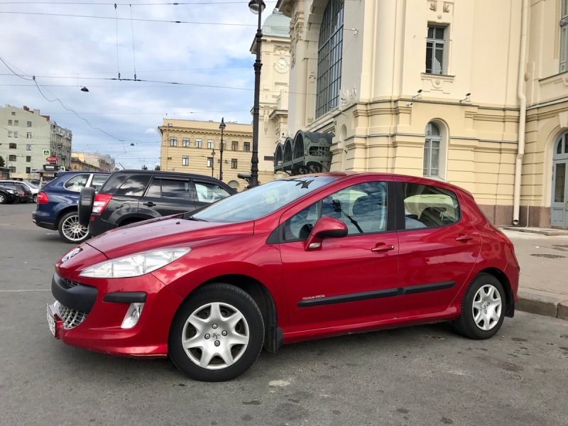 Пежо 308 красная