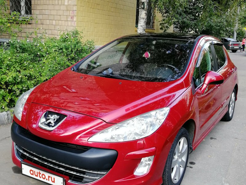 Peugeot 308 красный