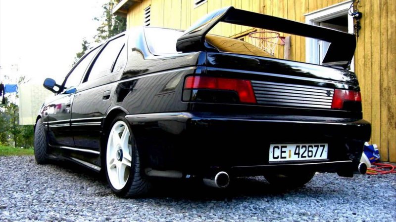 GTA sa Peugeot 405