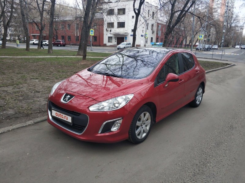 Пежо 308 2012 красная