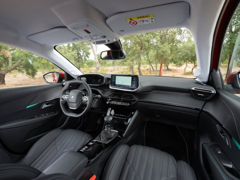 Peugeot 208 2020 салон