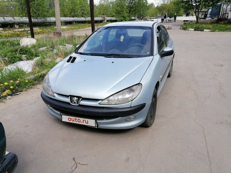 Пежо 206 2004 года желтая