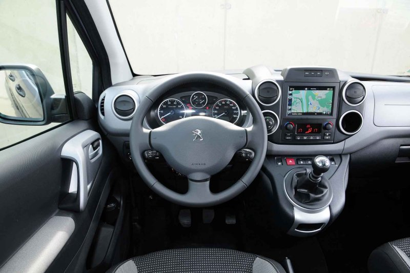 Peugeot partner Tepee 2016 салон