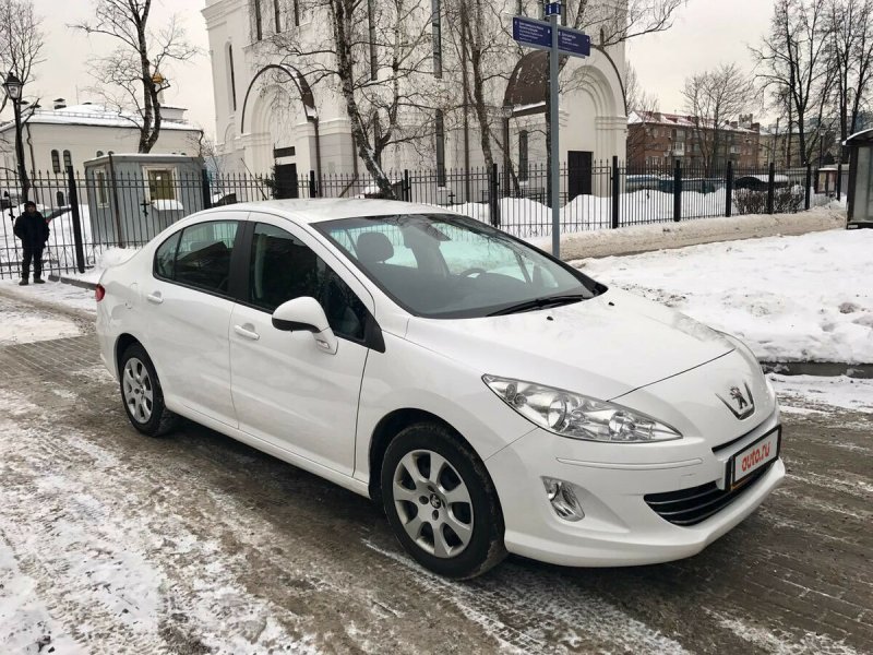 Пежо 408 белый седан