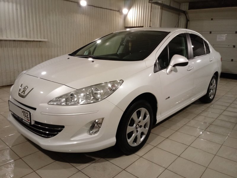Peugeot 408 белый