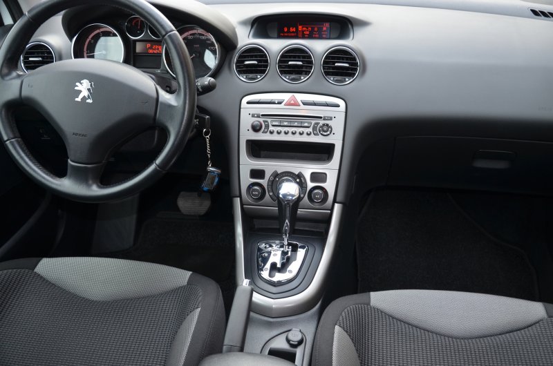 Пежо 308 автомат салон