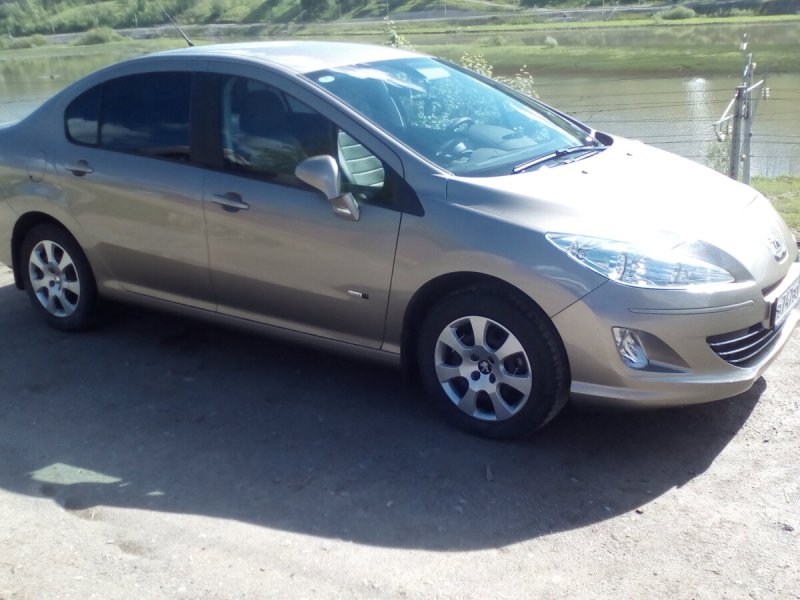 Peugeot 408 бежевый цвет