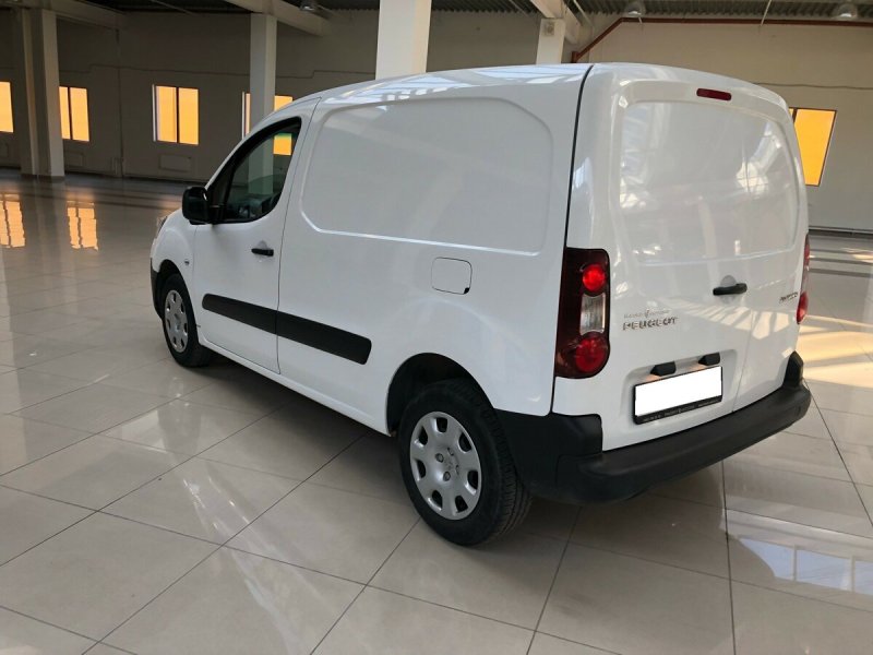 Peugeot partner белый