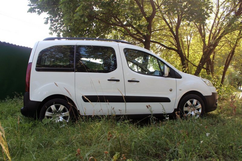 Peugeot partner 2022 белый
