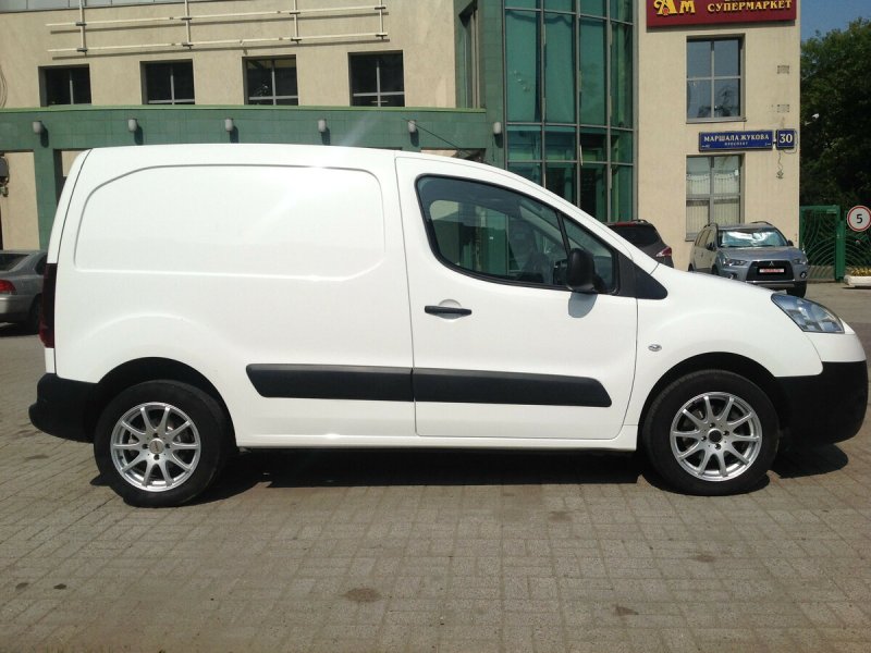 Peugeot partner белый