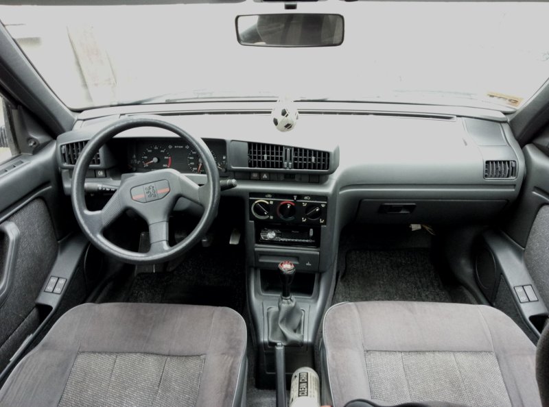Peugeot 405 салон
