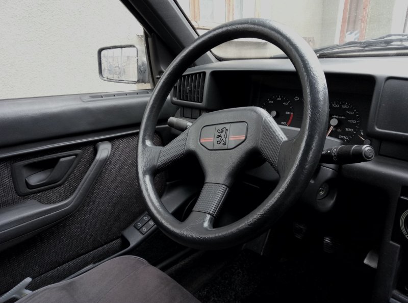 Peugeot 405, 1992 салон