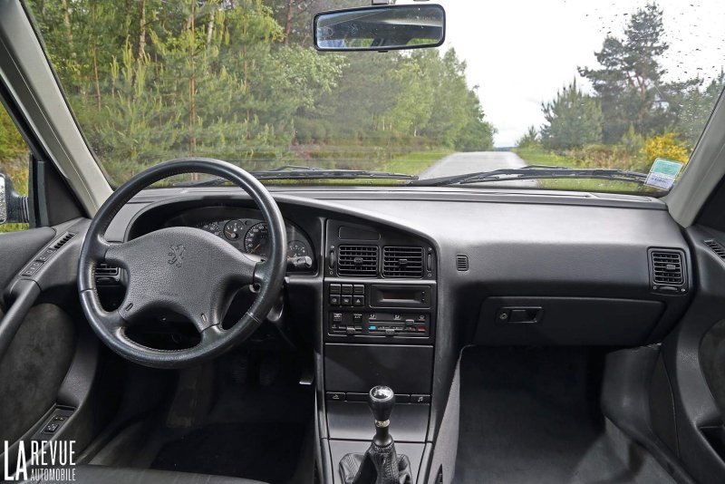 Пежо 405 седан 1992 салон