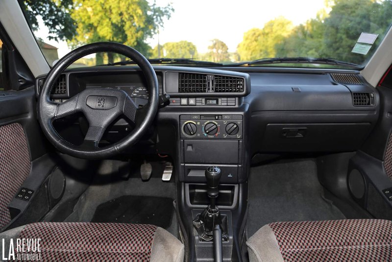 Peugeot 405 Interior